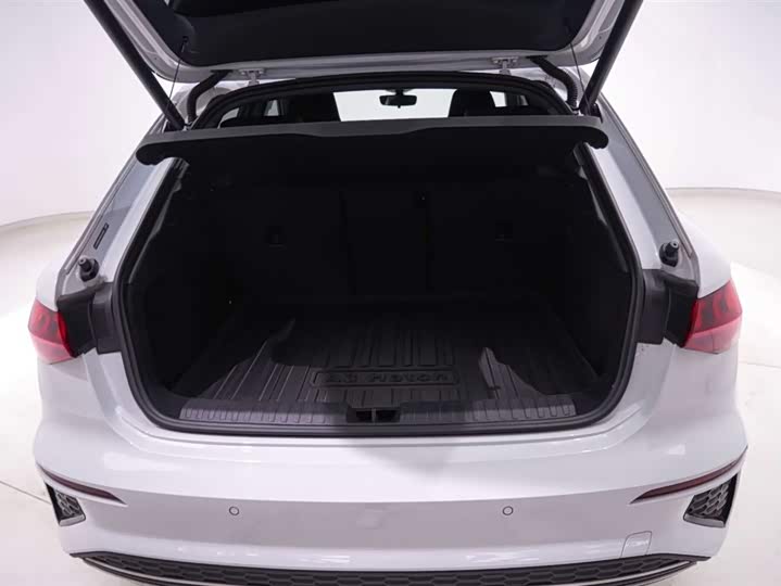 Audi A3 2023 Sportback 35 TFSI Sport — фото 10