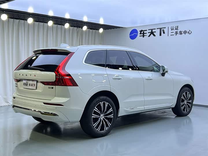 Volvo XC60 2022 B 5 4 WD — фото 4