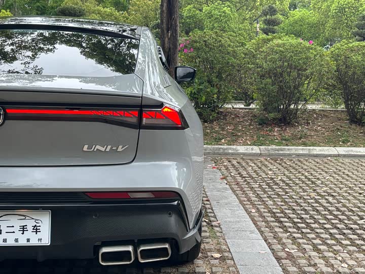 Changan UNI-V 2024 1.5 T Sport — фото 35