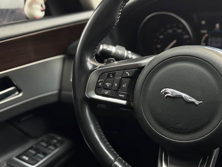 Jaguar XFL 2018 XFL 2.0 T 200 PS — фото 12