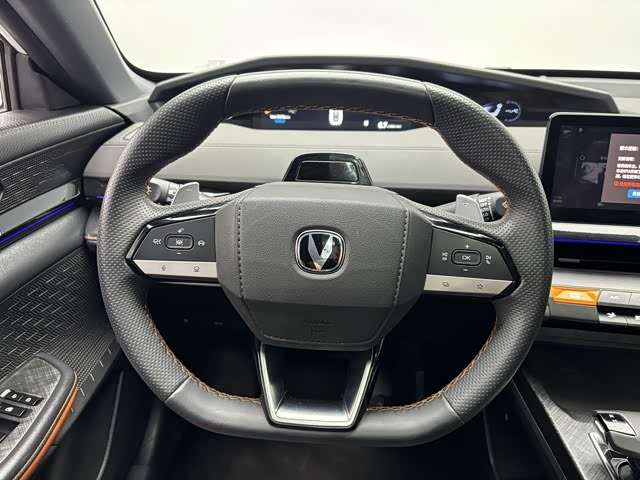Changan UNI-V 2023 1.5 T Premium — фото 10