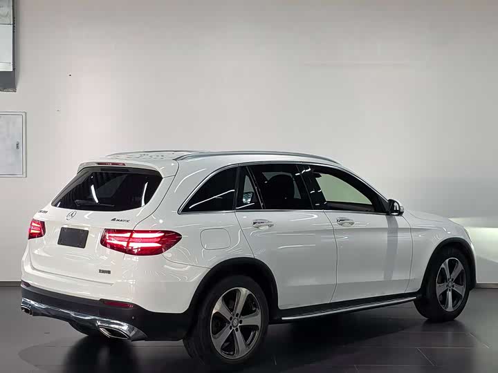 Mercedes-Benz GLC 2016 GLC 260 4 MATIC Luxury — фото 3