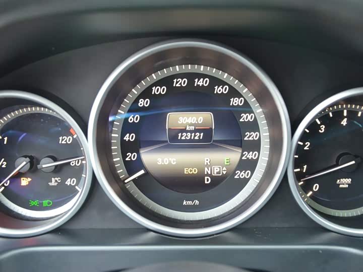 Mercedes-Benz E-Class E 200 L — фото 14