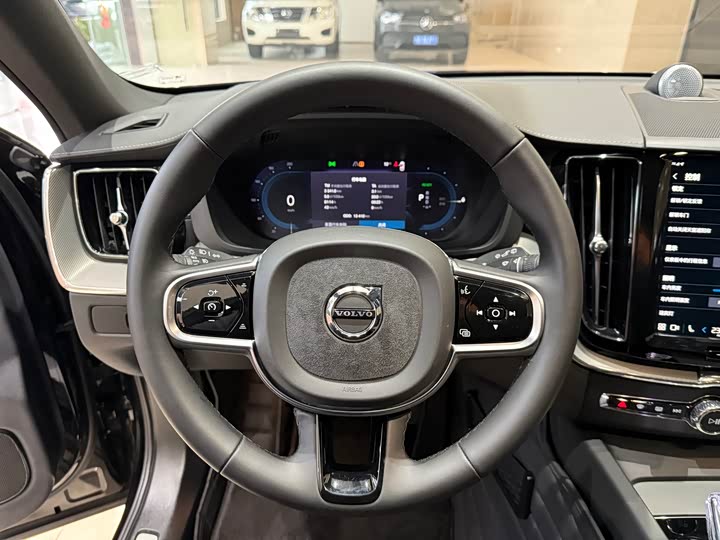 Volvo XC60 Hybrid 2025 Hybrid 4 WD — фото 9