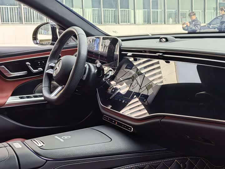 Mercedes-Benz E-Class 2024 E 300 L Sport — фото 23