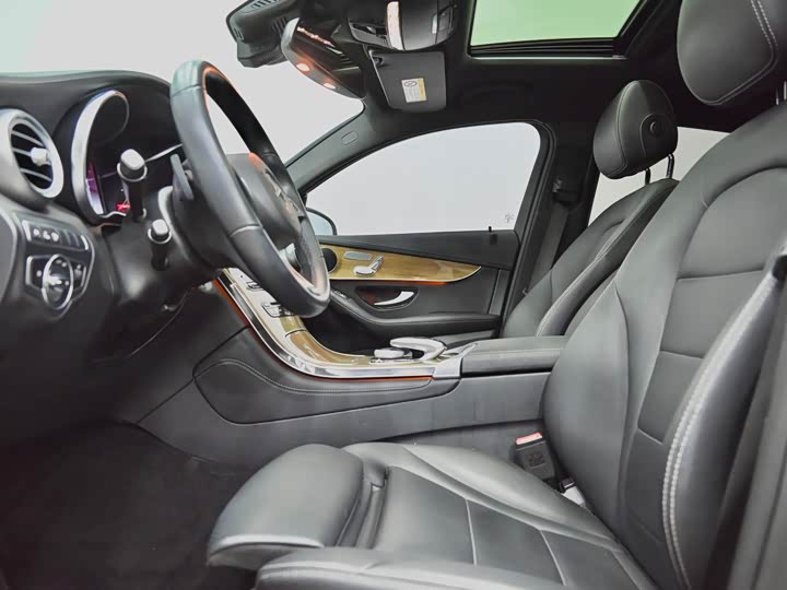 Mercedes-Benz GLC 2019 GLC 260 4 MATIC SUV — фото 7