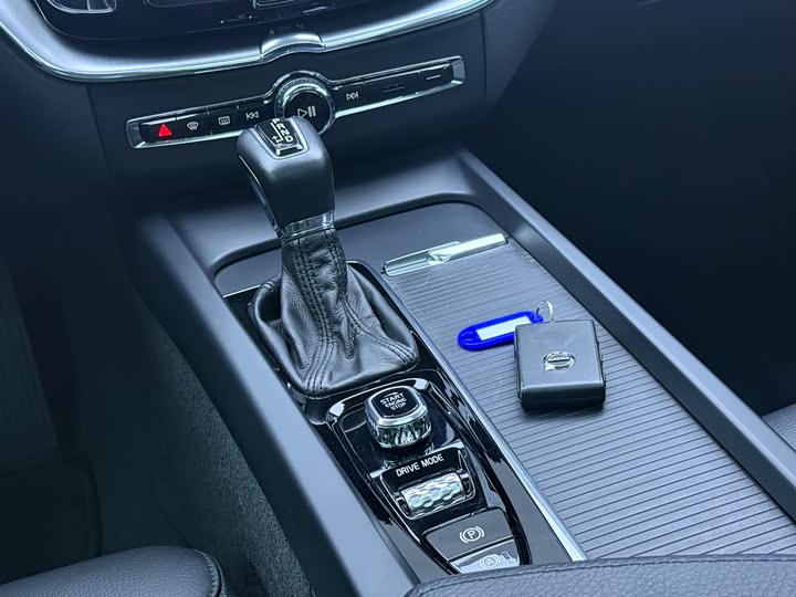 Volvo XC60 2018 T 5 4 WD — фото 15
