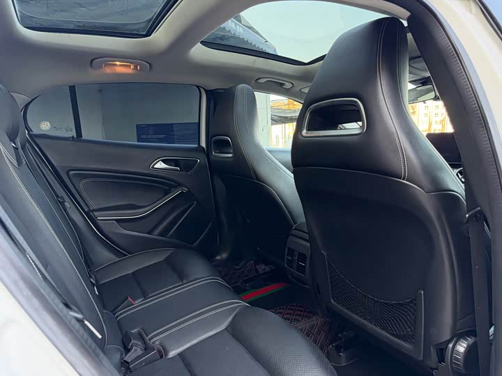 Mercedes-Benz GLA 2018 GLA 200 — фото 7
