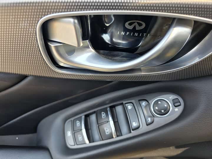 Infiniti Q50L 2015 2.0 T — фото 12