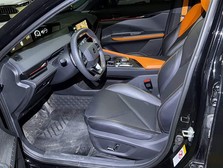 Changan UNI-V 2022 1.5 T Premium — фото 9