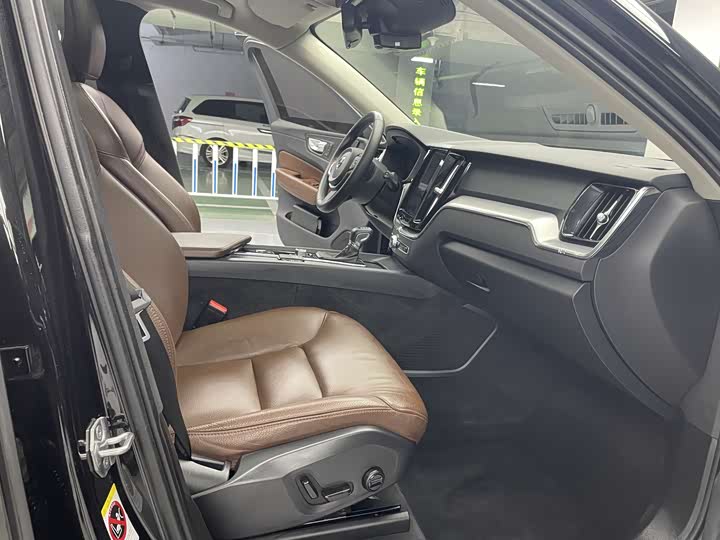Volvo XC60 2019 T 5 4 WD VI — фото 12