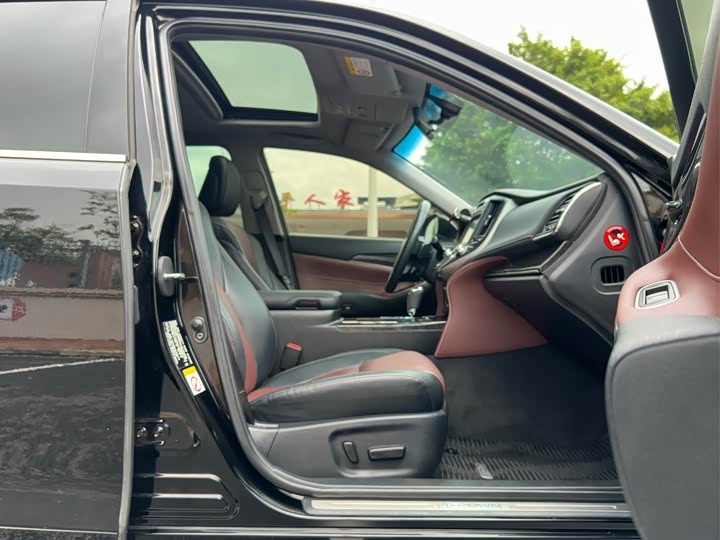 Toyota Crown — фото 12