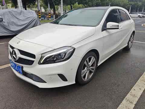 Mercedes-Benz A-Class 2016 A 200 — фото 13