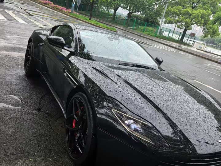 Aston Martin DB11 2019 4.0 T V 8 Coupe — фото 2