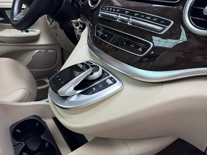 Mercedes-Benz V-Class 2017 V 260 — фото 52