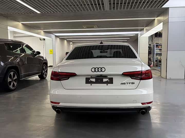 Audi A4L — фото 13