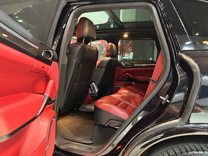 Porsche Cayenne 2016 Cayenne Turbo S 4.8 T — фото 10