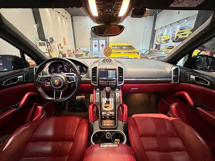 Porsche Cayenne 2016 Cayenne Turbo S 4.8 T — фото 12