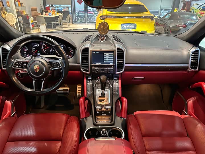 Porsche Cayenne 2016 Cayenne Turbo S 4.8 T — фото 17