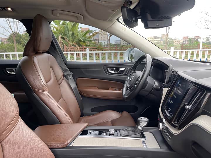 Volvo XC60 2020 T 5 4 WD — фото 8
