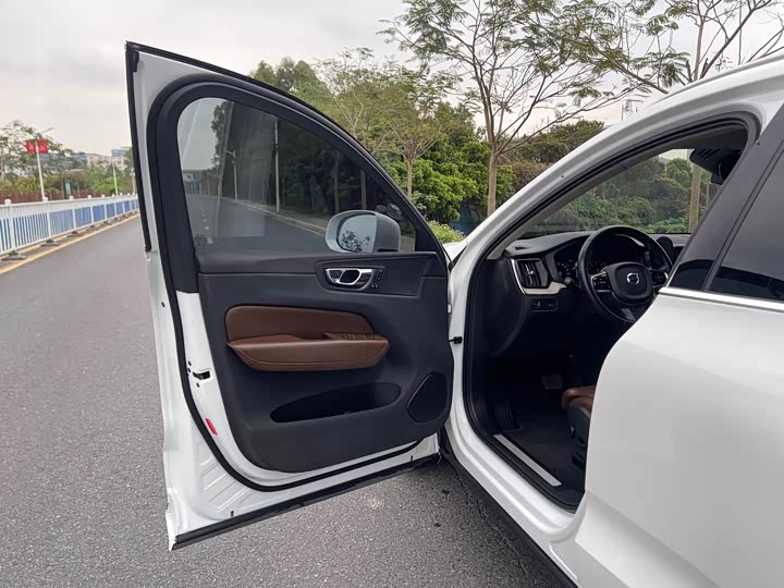 Volvo XC60 2020 T 5 4 WD — фото 20