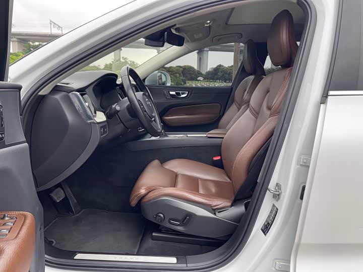 Volvo XC60 2020 T 5 4 WD — фото 19