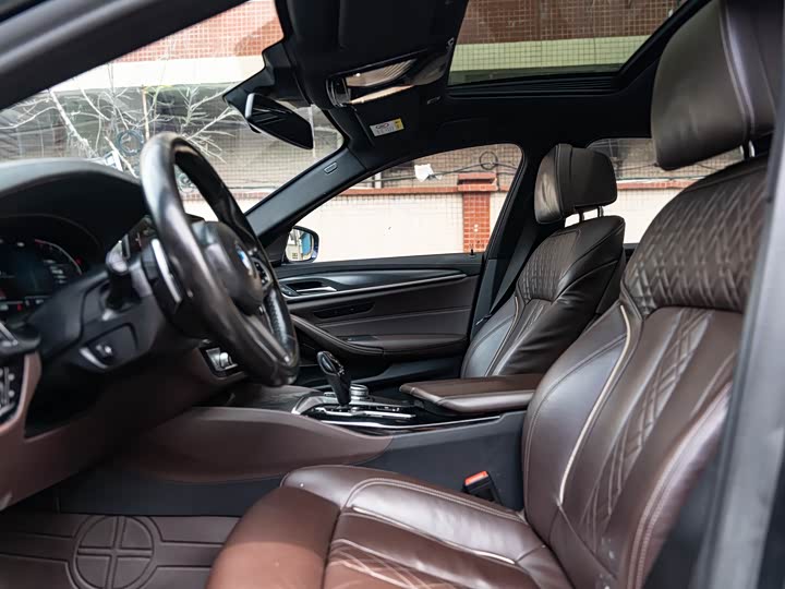 BMW 5 Series — фото 16