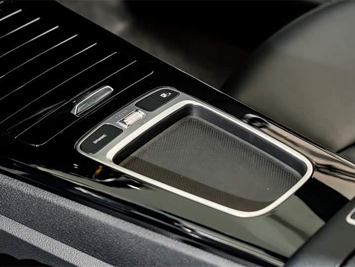 Mercedes-Benz A-Class 2024 A 180 L — фото 12