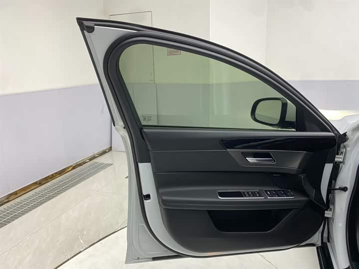 Jaguar XFL 2020 XFL 2.0 T P 200 2 WD — фото 16
