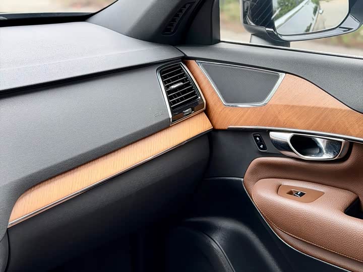 Volvo XC90 2022 B 6 7 — фото 19