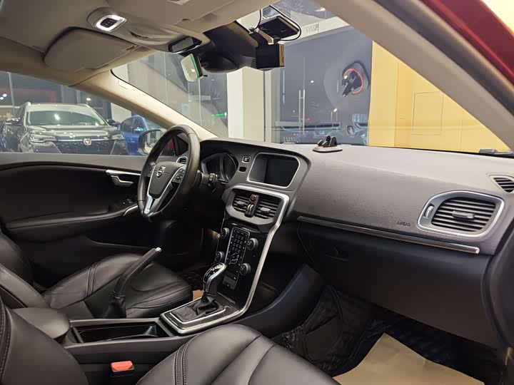 Volvo V40 2018 T 3 — фото 30