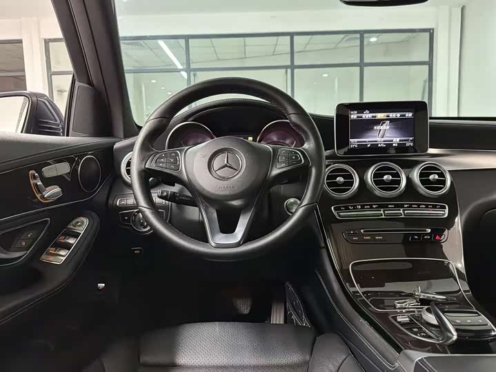 Mercedes-Benz GLC 2018 GLC 260 4 MATIC Luxury — фото 6