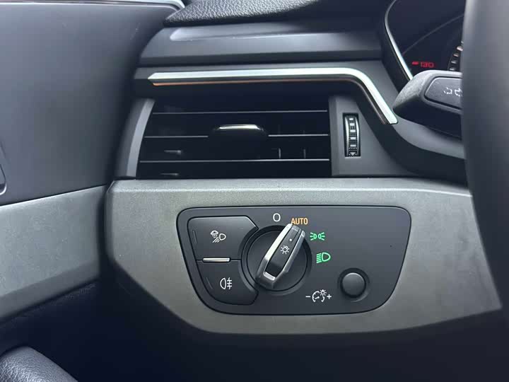 Audi A4L 2019 40 TFSI VI — фото 10