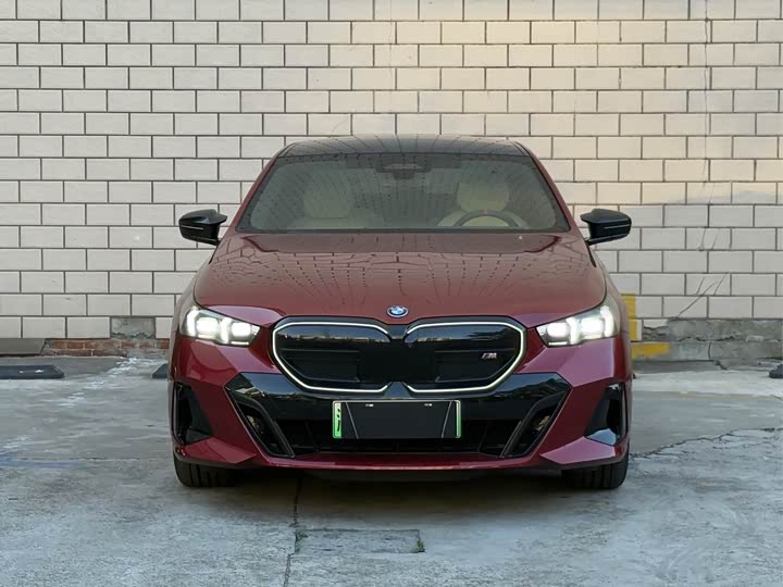 BMW i 5 M 60 2024 x Drive M 60 — фото 2