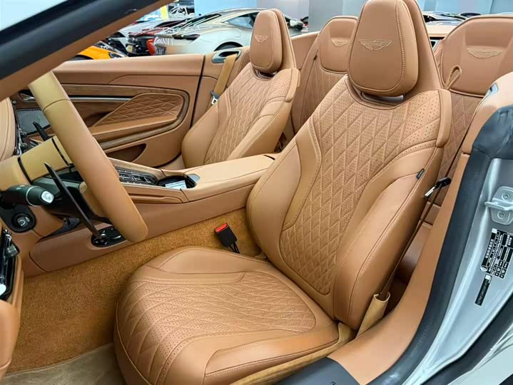 Aston Martin DB12 2023 4.0 T V 8 Volante — фото 5