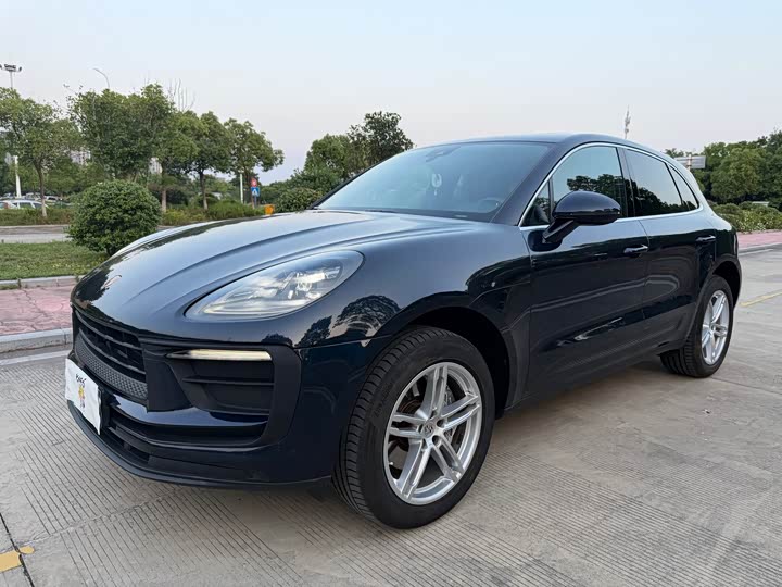 Porsche Macan 2023 Macan 2.0 T — фото 1