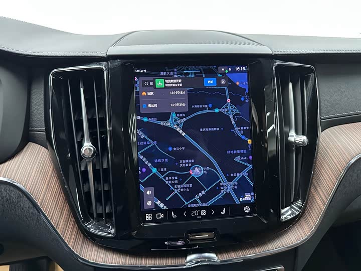 Volvo XC60 2024 B 5 4 WD — фото 12