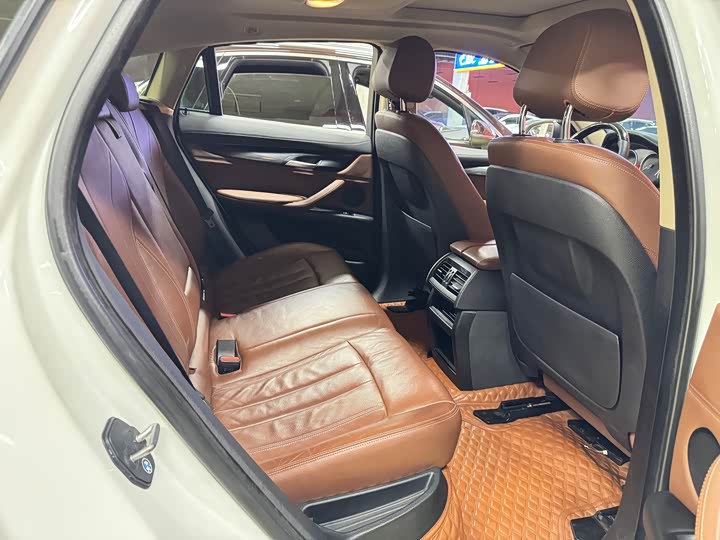 BMW X6 2017 x Drive 35i Leading — фото 13