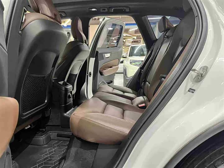 Volvo XC60 Hybrid 2025 Hybrid 4 WD — фото 12