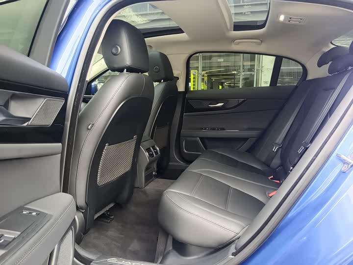Jaguar XEL 2020 2.0 T 250 PS SE — фото 10