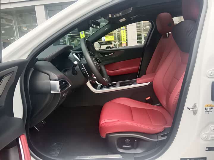 Jaguar XEL 2024 2.0 T 250 PS R-DYNAMIC S — фото 9