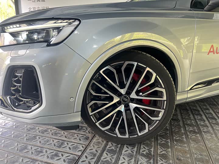 Audi SQ 7 2024 4.0 TFSI — фото 19