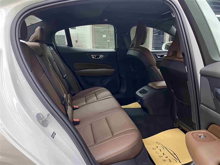 Volvo S60 2025 B 4 — фото 11