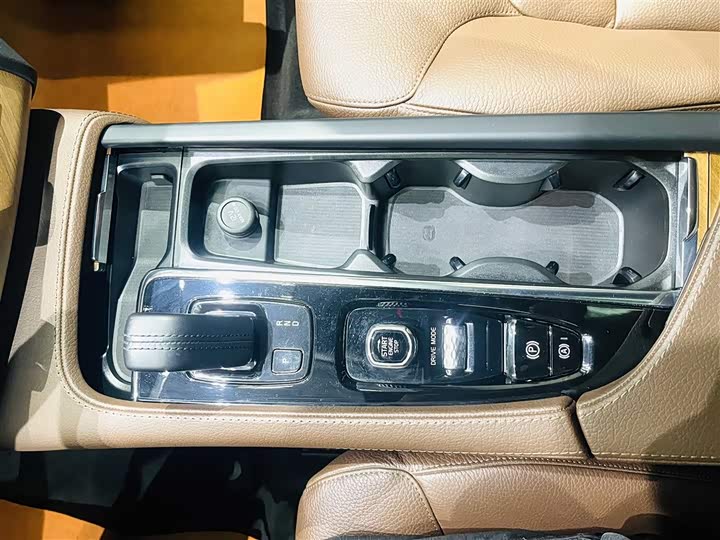 Volvo XC90 2021 B 5 — фото 14