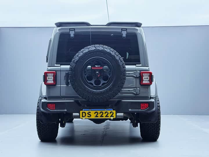 Jeep Wrangler — фото 11