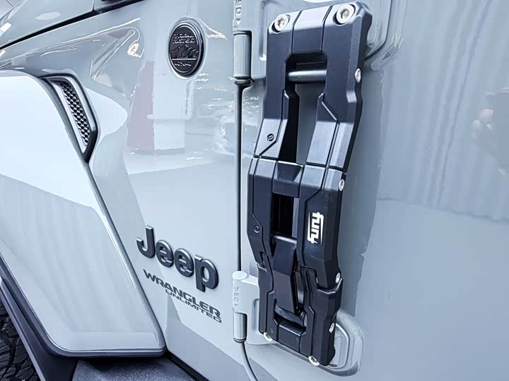 Jeep Wrangler — фото 7