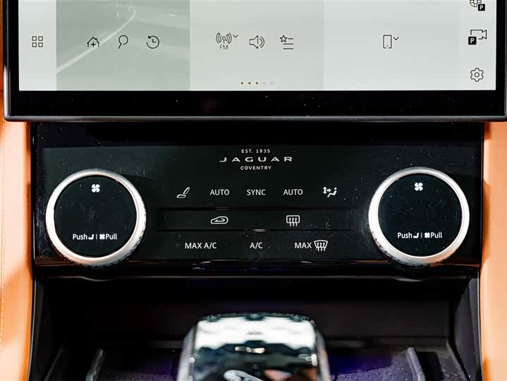 Jaguar XFL 2024 2.0 T P 300 4 WD — фото 14