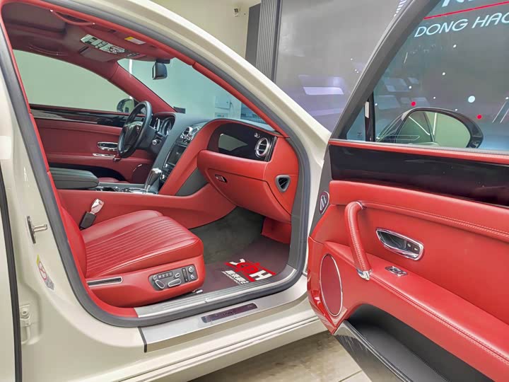 Bentley Flying Spur — фото 12