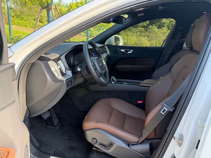 Volvo XC60 2023 B 5 4 WD — фото 5