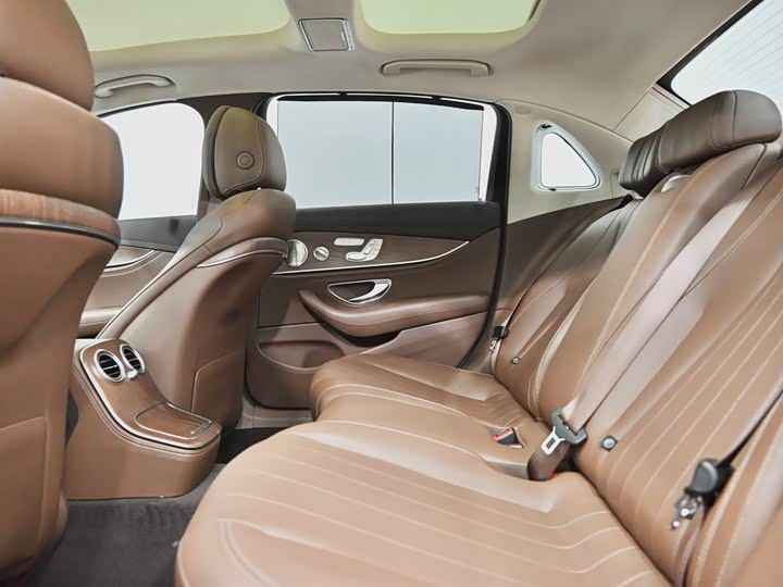 Mercedes-Benz E-Class 2022 E 300 L Luxury — фото 48